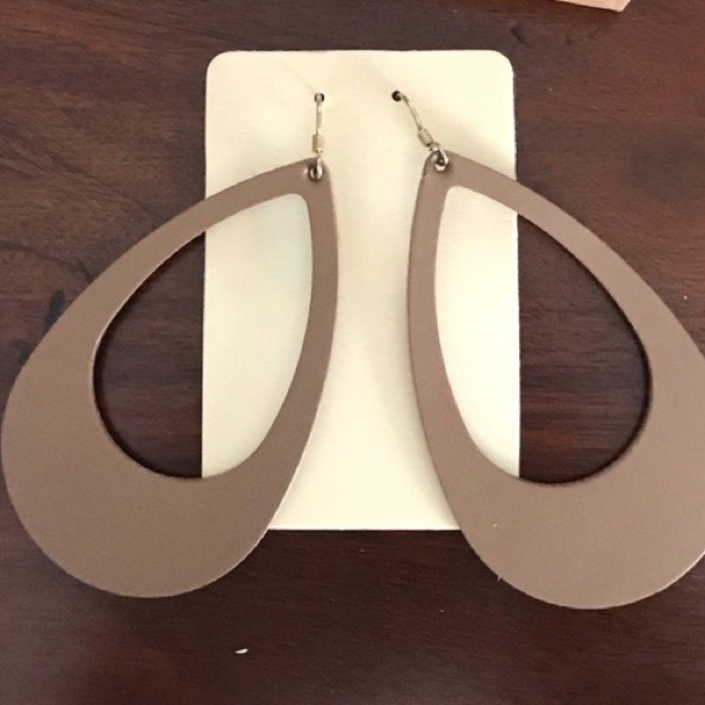 Nickel & Suede Medium Stone Cut Out Teardrop Leather Earring